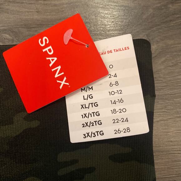 NWT SPANX Women's size Medium Green Camo "Look At Me Now" Leggings Gym Workout - Picture 3 of 5